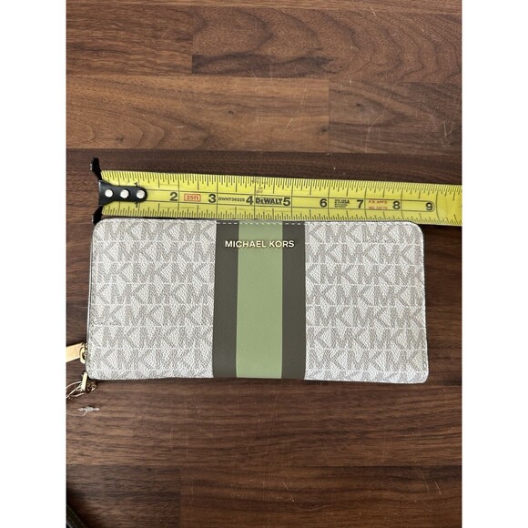 Michael Kors Jet Set Large Travel Continental Wallet Sage/Olive NWT - Picture 2 of 7